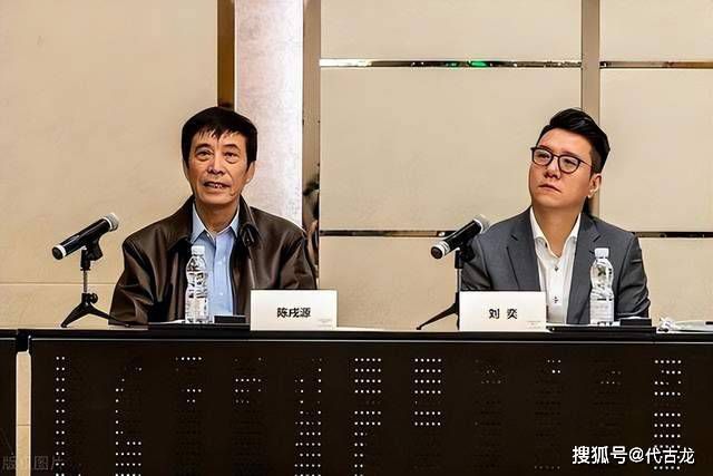 影片主演曼迪;摩尔曾表示：;感觉就像回到了20世纪40年代初，在这些真正有人生活过的历史性建筑里拍摄为影片增添了真实感